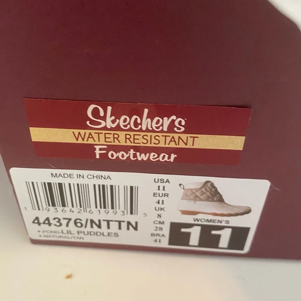 Skechers Water Resistant Boots Cream Sz 11 NWT